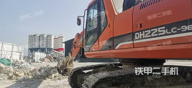 حفارة دوسان DH215-9E 2011 مقاطعة سيتشوان-غانزي التبتية $16,573