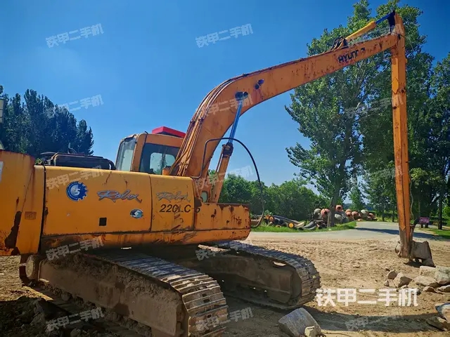 حفارة هيونداي R220LC-5 موديل 2007 خنان - مدينة كايفنغ 13,623 دولار