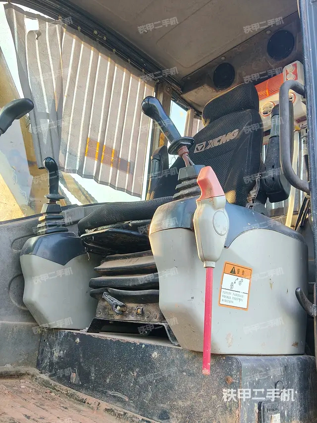 حفار XCMG XE750D لعام 2018 من جيانغشي - مدينة شانغراو $12,921
