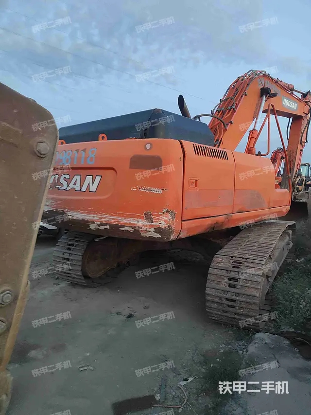 حفارة دووسان DH300-7 لعام 2011، شينجيانغ - منطقة بورتالا الذاتية الحكم للمنغول $21,067