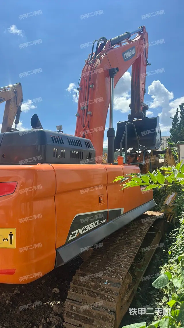 حفارة دوسان DX380LC-9C 2020 في مدينة يوشي، يونان - 64,600 دولار
