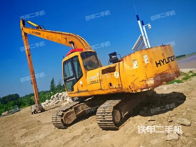 حفارة هيونداي R220LC-5 موديل 2007 خنان - مدينة كايفنغ 13,623 دولار