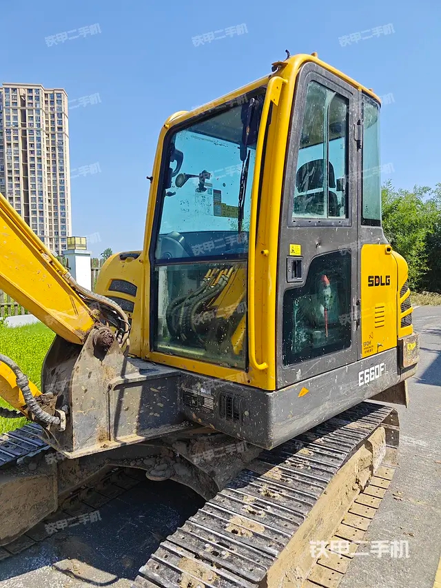 حفار شاندونغ لينغونغ E660FL 2021 جيانغسو - مدينة يانغتشو 10,814 دولار