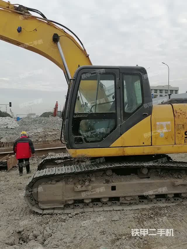 الحفار سوميتومو SH210-5 موديل 2011، جيجيانغ - مدينة نينغبو، 16,151 دولار
