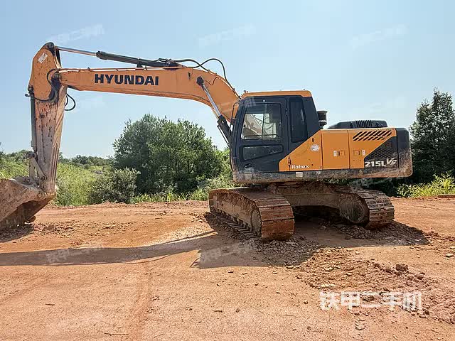 حفار هيونداي R215VS 2018 جيانغشي - مدينة جيوجيانغ 23,314 دولار
