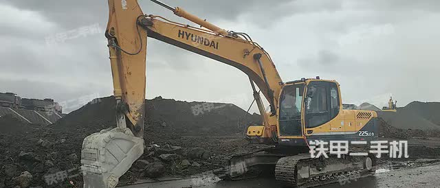 حفار هيونداي R225LC-9 لعام 2011 للبيع في مدينة هاربين، هيلونغجيانغ - 15,449 دولارًا