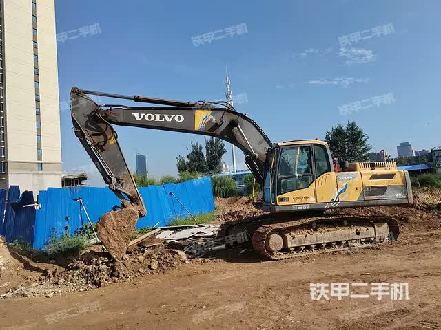 حفارة فولفو EC250D لعام 2013، شوشوانغ، هنان - 137,640 دولار
