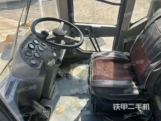 2011 لونغقونغ LG833B جرافة بعجلات جيانغسو-يانغتشو $5,758